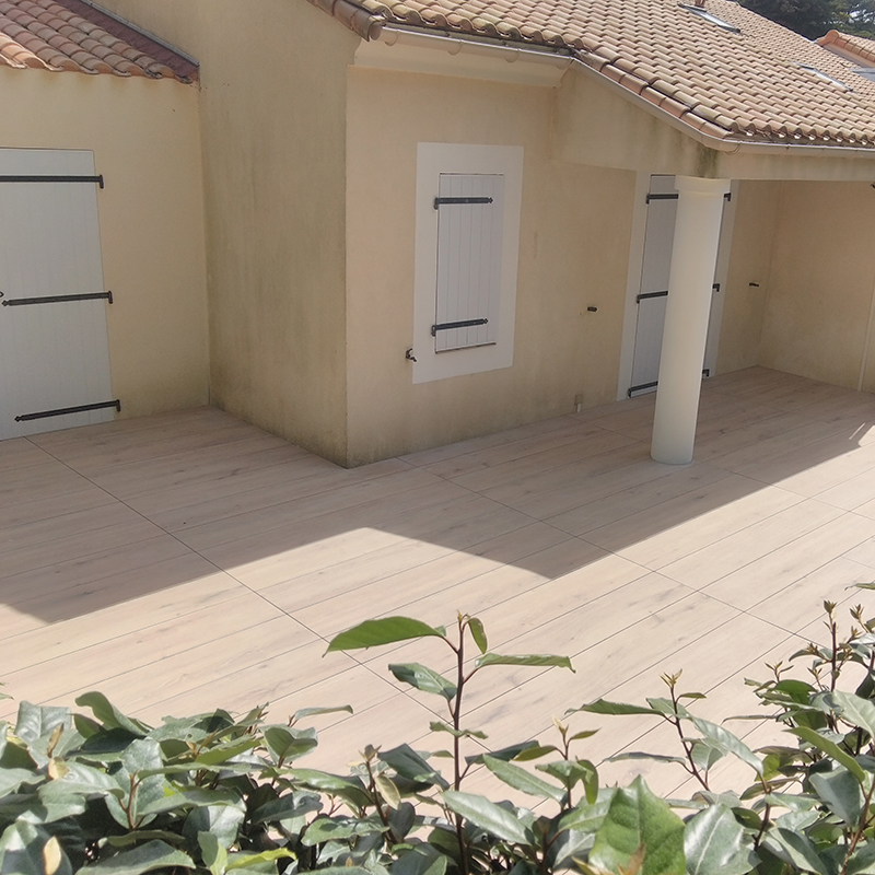 Terrasse sur plots imitation bois